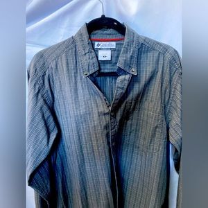 Columbia. Button down Shirt. Med. Grey